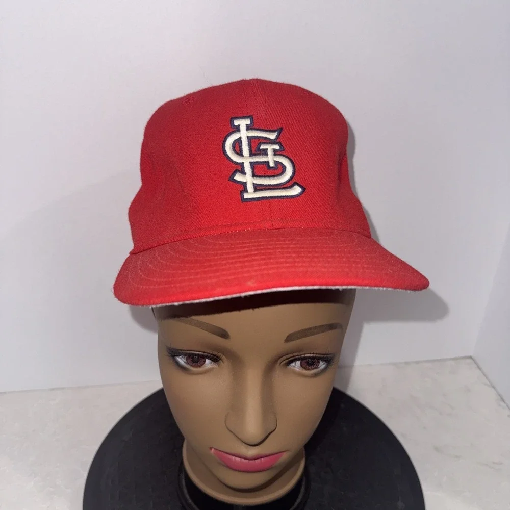 Vintage St. Louis Cardinals Hat Cap Fitted Mens 7   Red MLB New Era Made USA